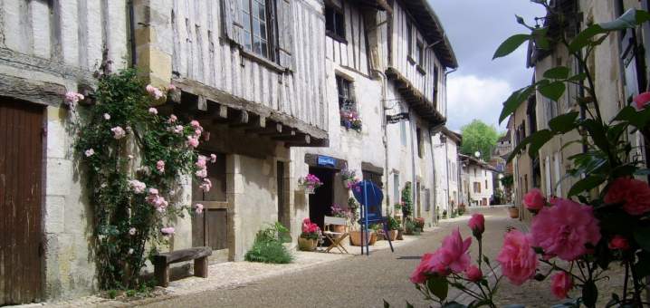 Maisons-a-colombages-St-Jean-de-Cole--1-